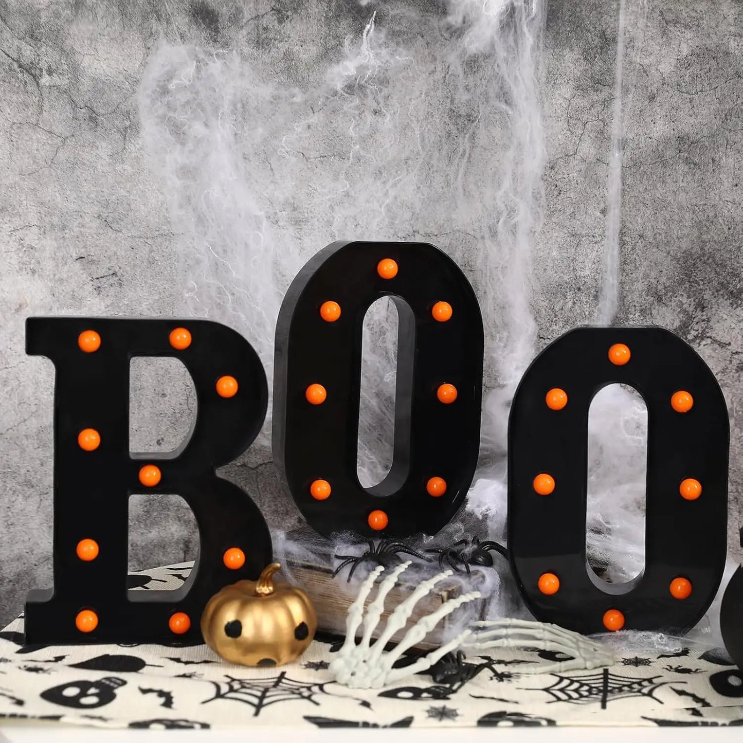 Halloween-Dekorationen leuchtende Buchstaben