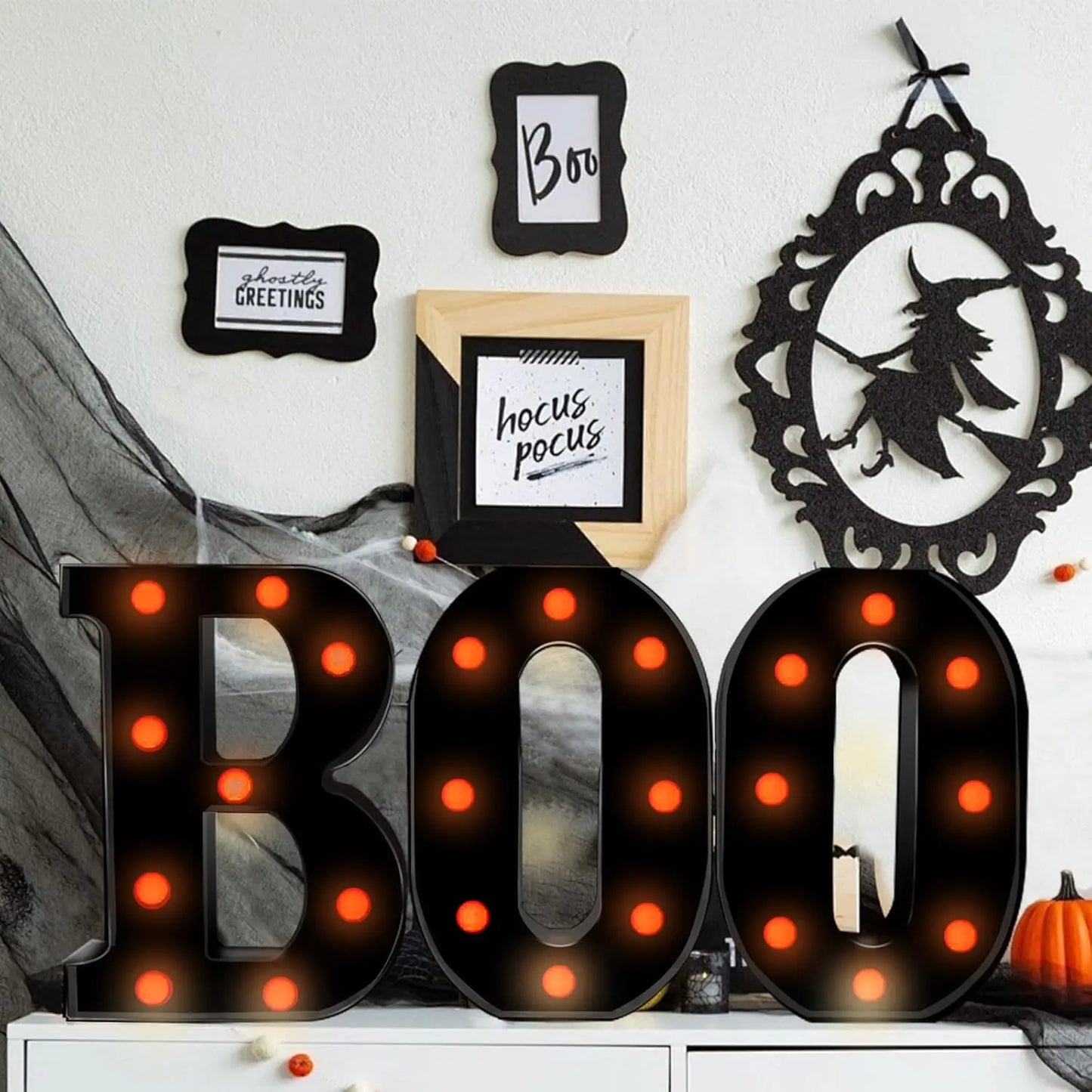 Halloween-Dekorationen leuchtende Buchstaben