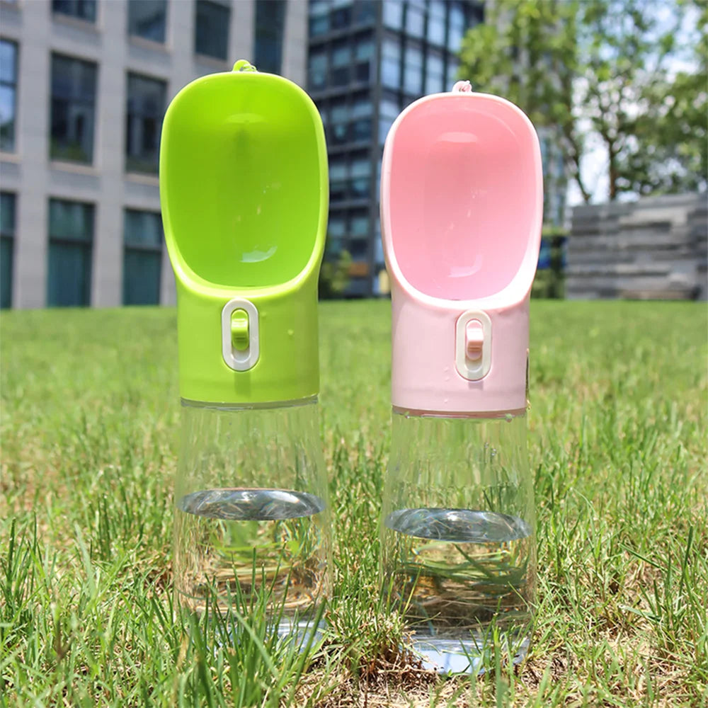 Tragbare Wasserflasche für Hunde – Auslaufsicher & Einhändig bedienbar